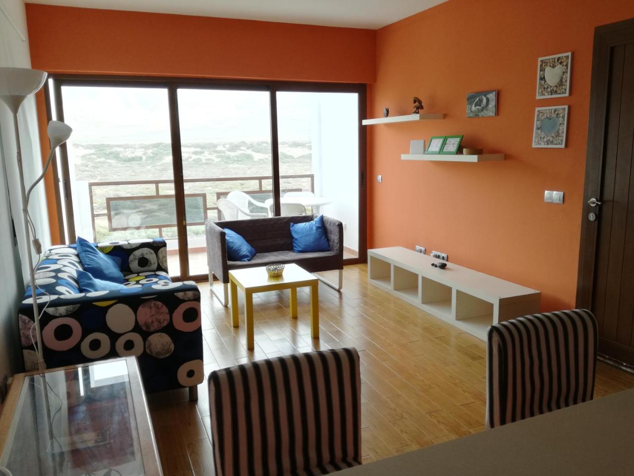 Surfhouse Hostel Famara Teguise  Luaran gambar